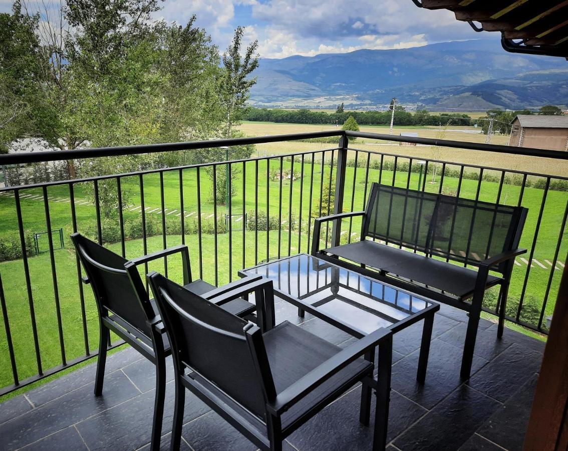 Appartement Le Mouflon Sainte-Leocadie Exterior photo